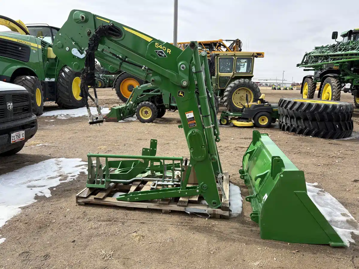 Photo de la Galerie 2 pour John Deere 540R chargeur frontal