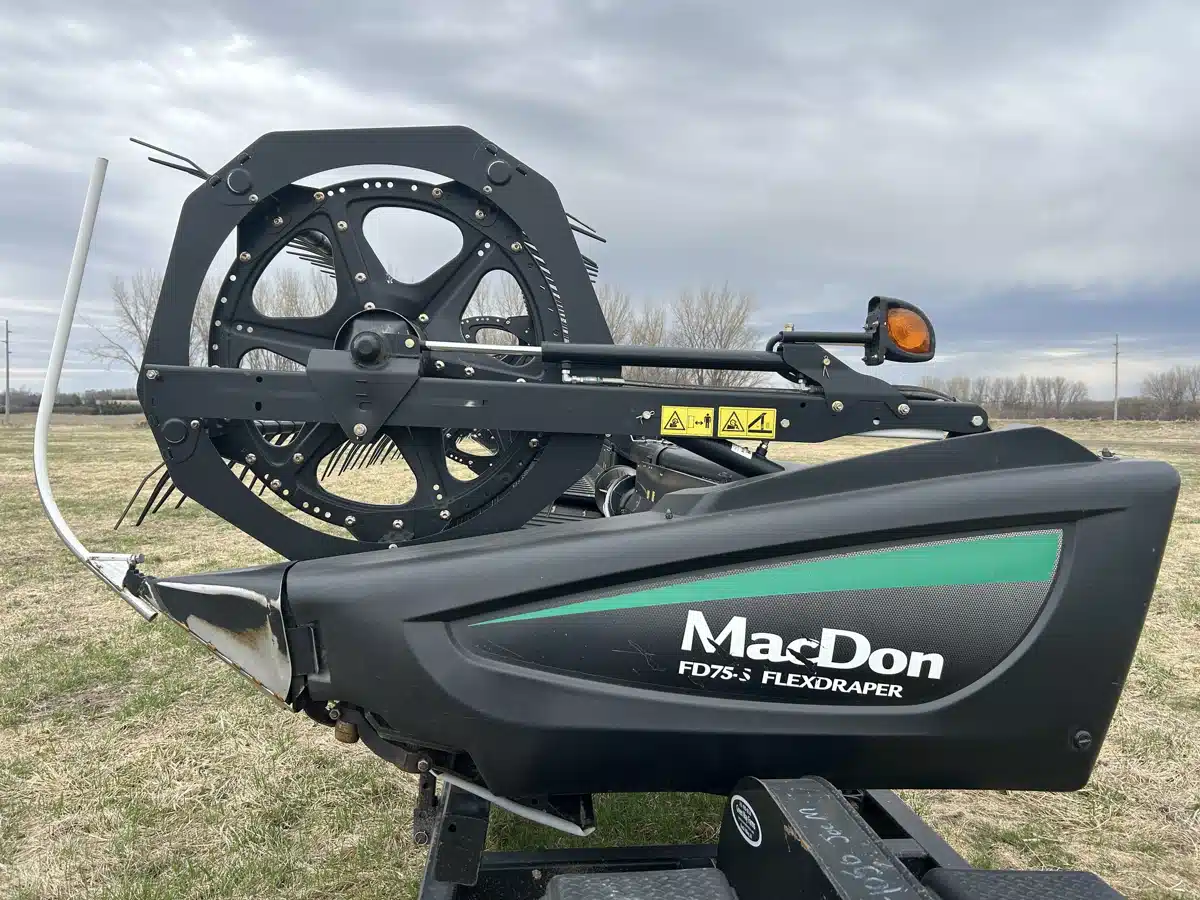 Gallery image 1 for 2014 MacDon FD75 Header - Flex Draper