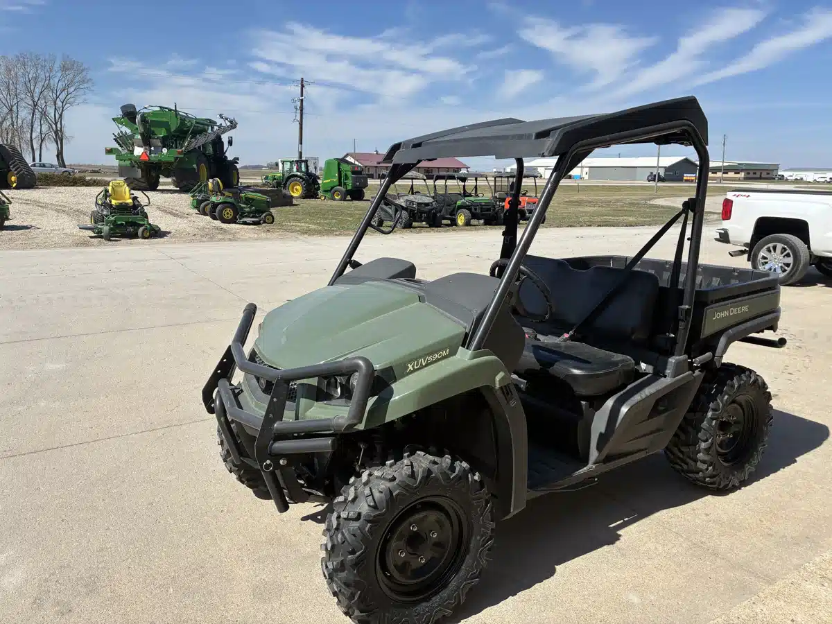 Photo de la Galerie 2 pour 2023 John Deere XUV 590M VTT