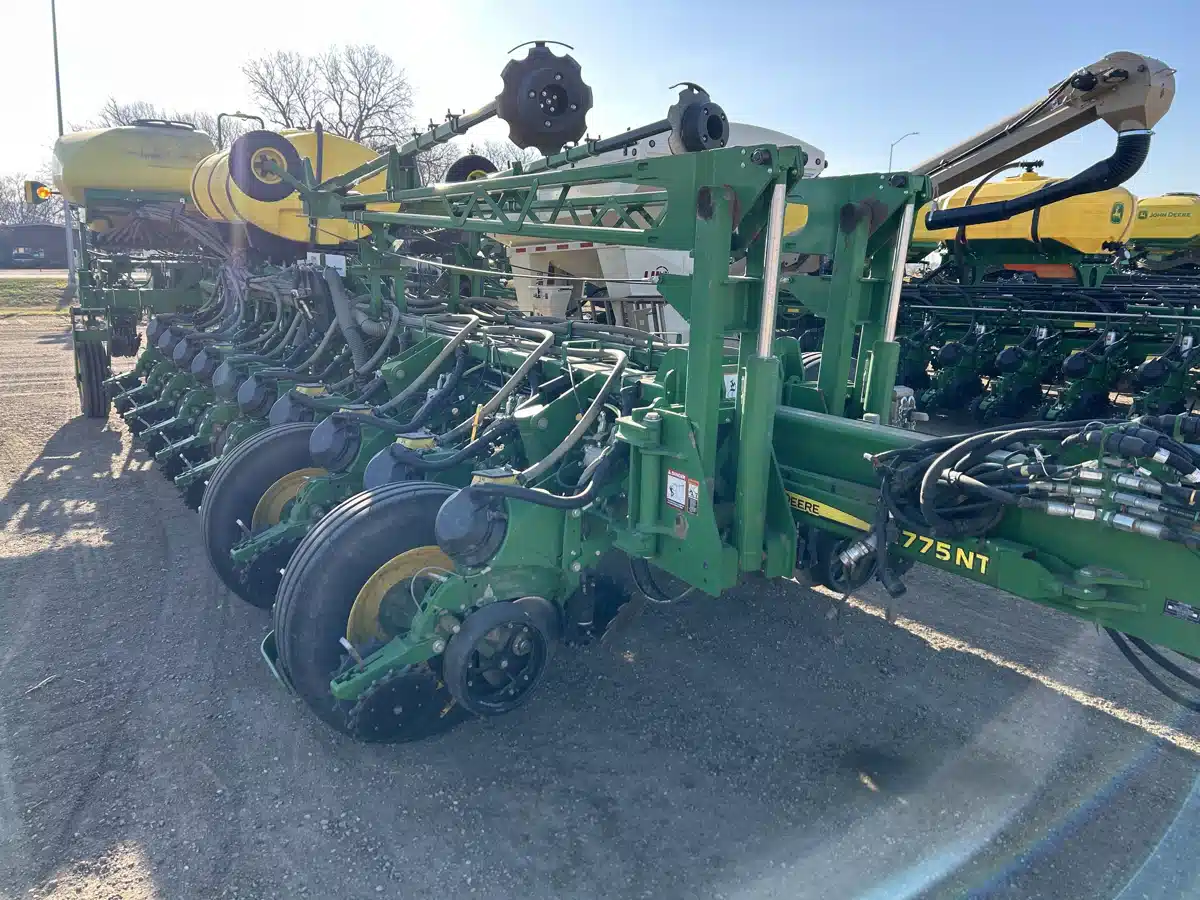 Photo de la Galerie 2 pour 2019 John Deere 1775NT Planteur