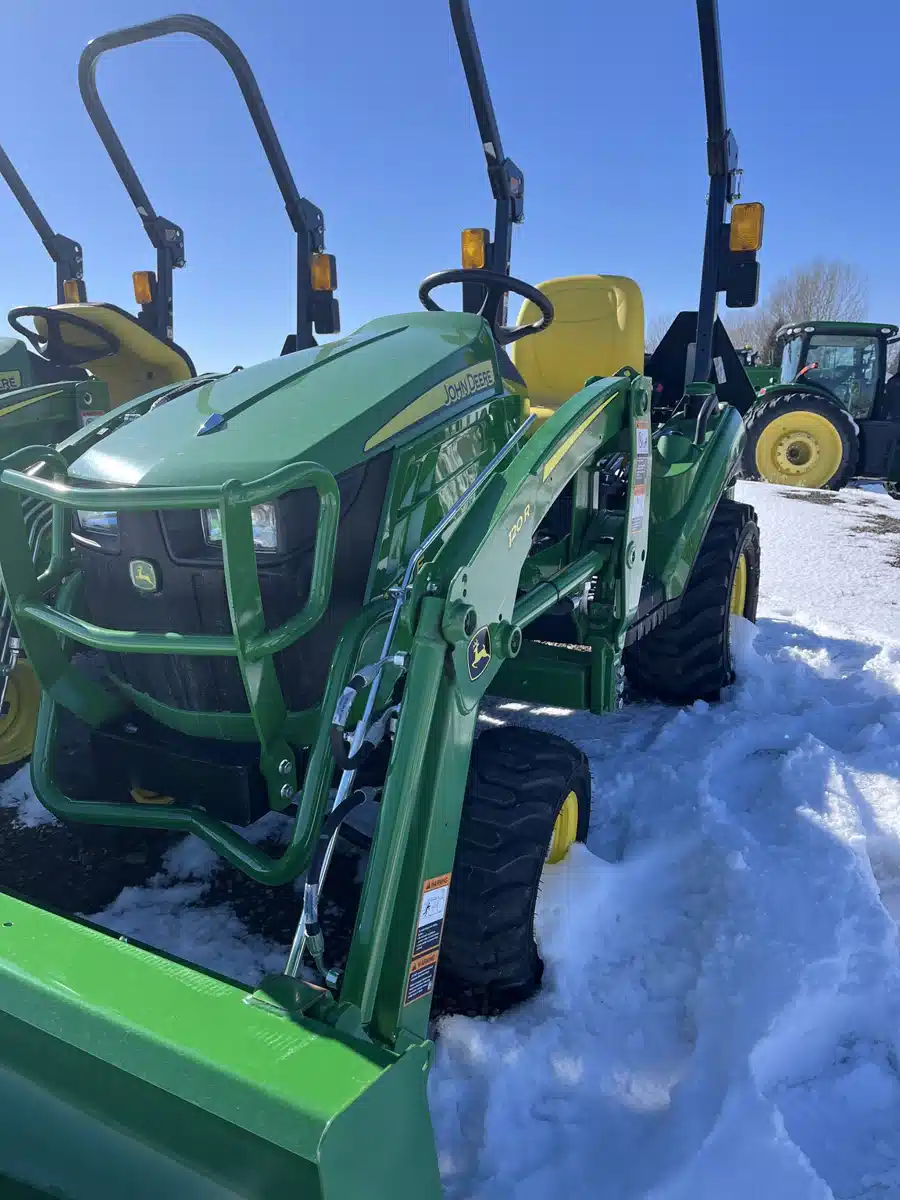 Gallery image 2 for John Deere 1023E Tractor