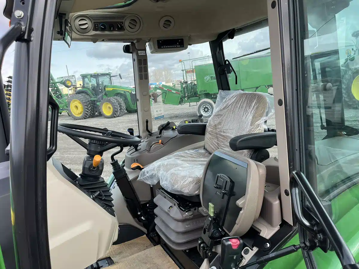Gallery image 2 for John Deere 5067E Tractor