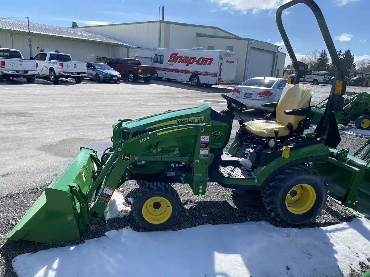 Gallery image 2 for John Deere 1025R Tractor