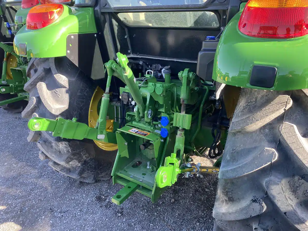 Photo de la Galerie 2 pour John Deere 5060E Tracteur