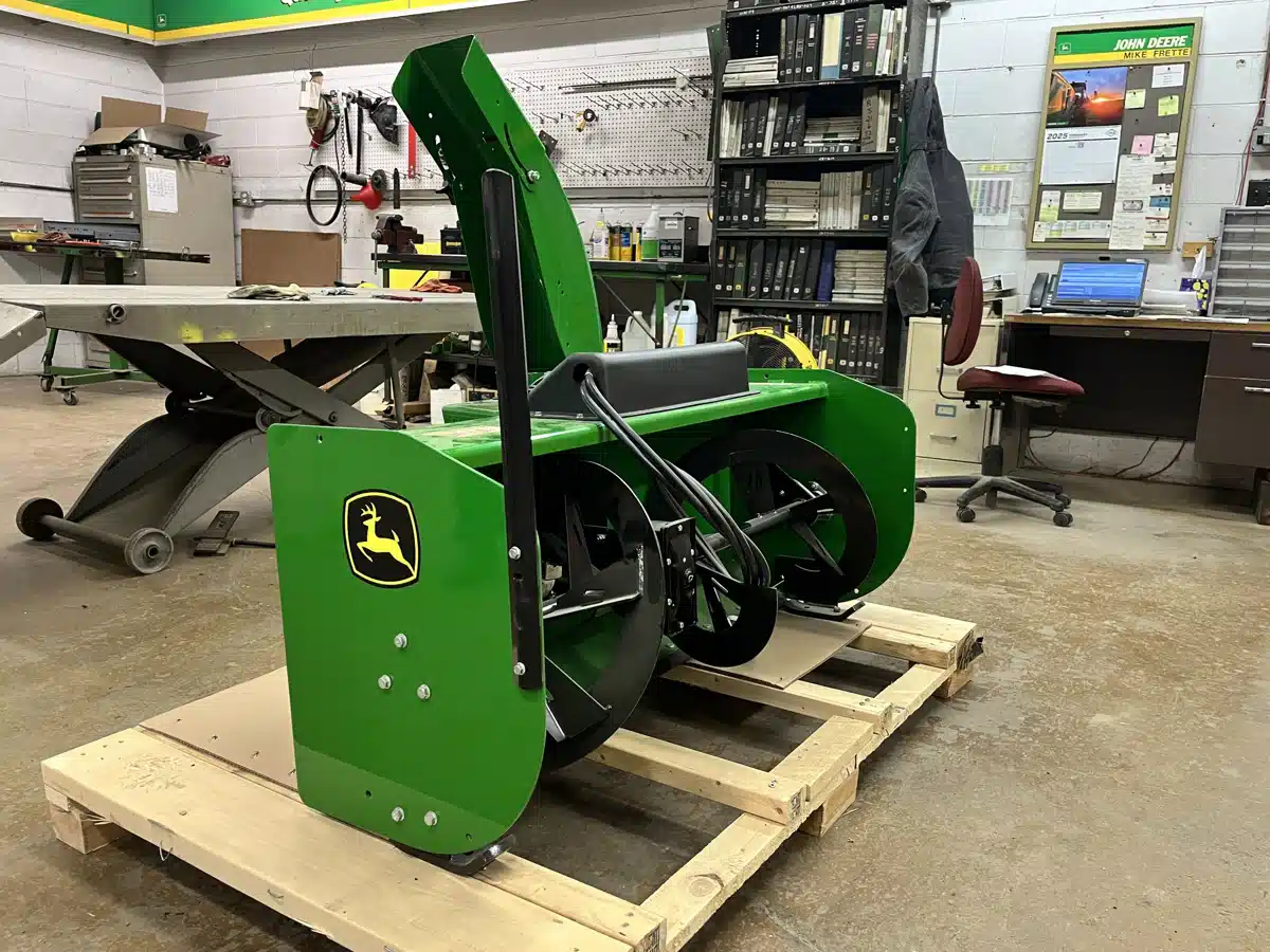 Gallery image 2 for 2023 John Deere 47 INCH Snow Blower