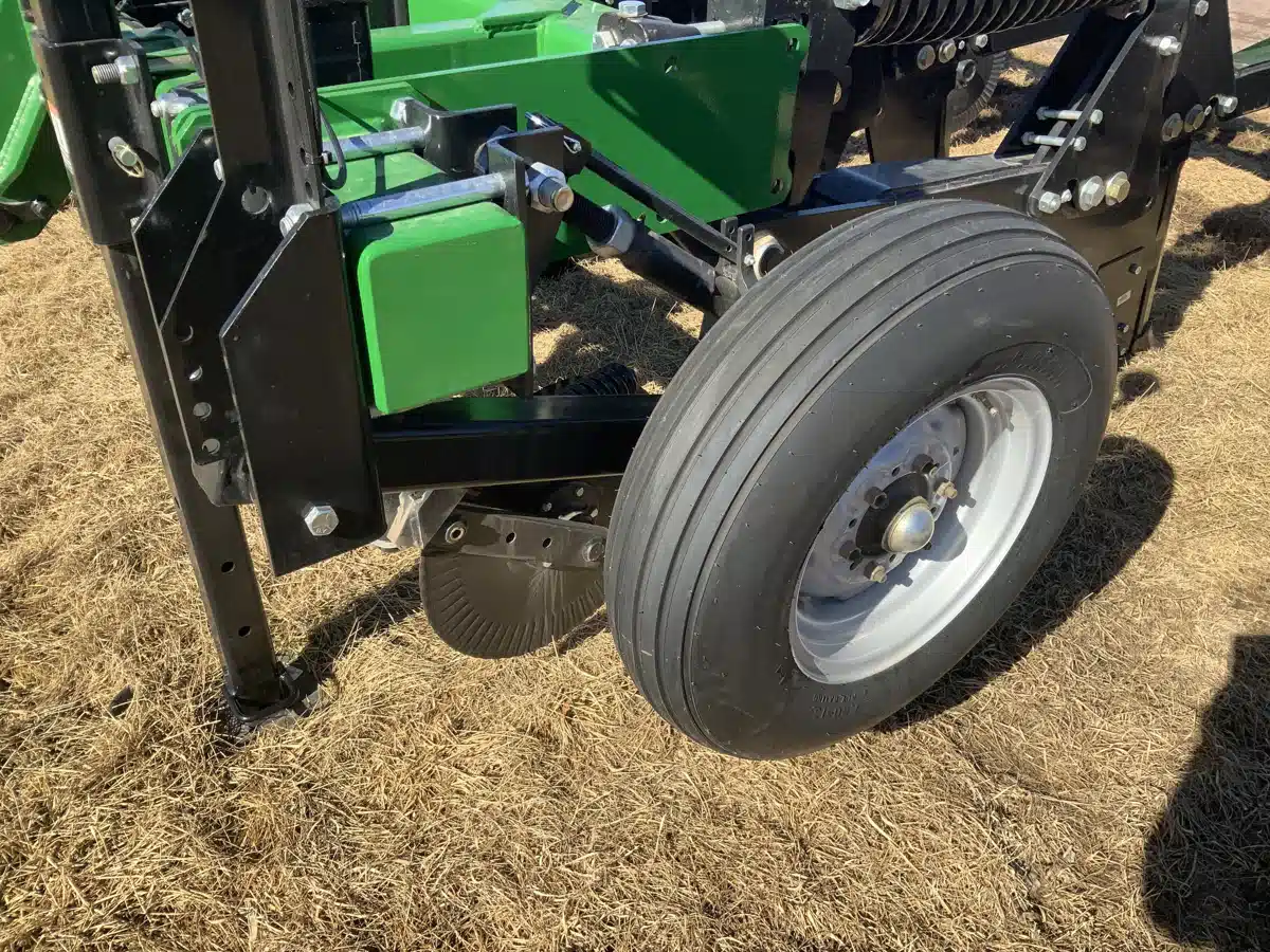 Gallery image 2 for 2024 Unverferth 122 Zone-Builder Disc Ripper