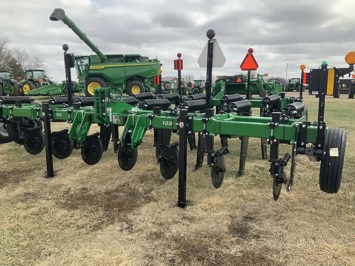 Gallery image 1 for 2024 Unverferth 122 Zone-Builder Disc Ripper