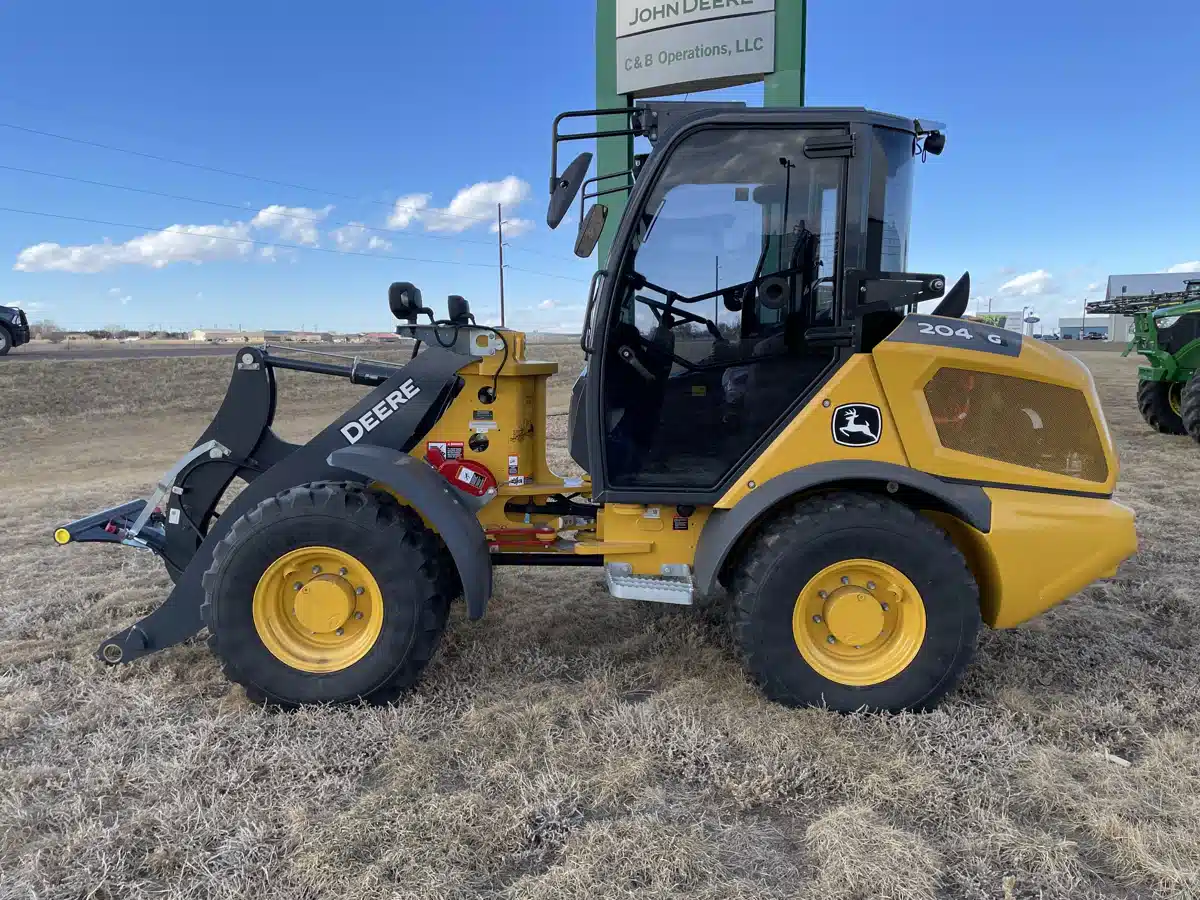 Photo de la Galerie 1 pour John Deere 204 G Tracteur avec chargeur