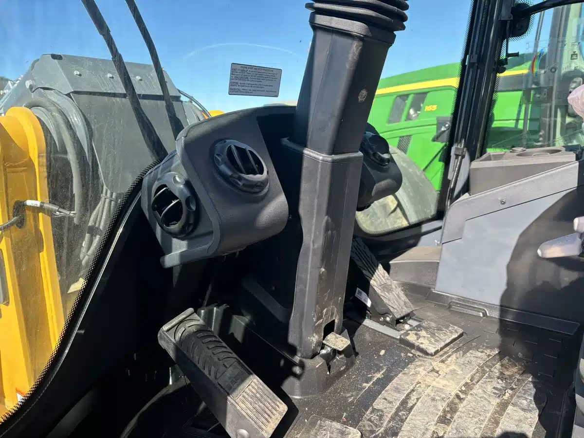 Photo de la Galerie 2 pour 2024 John Deere 326 P Tracteur avec chargeur