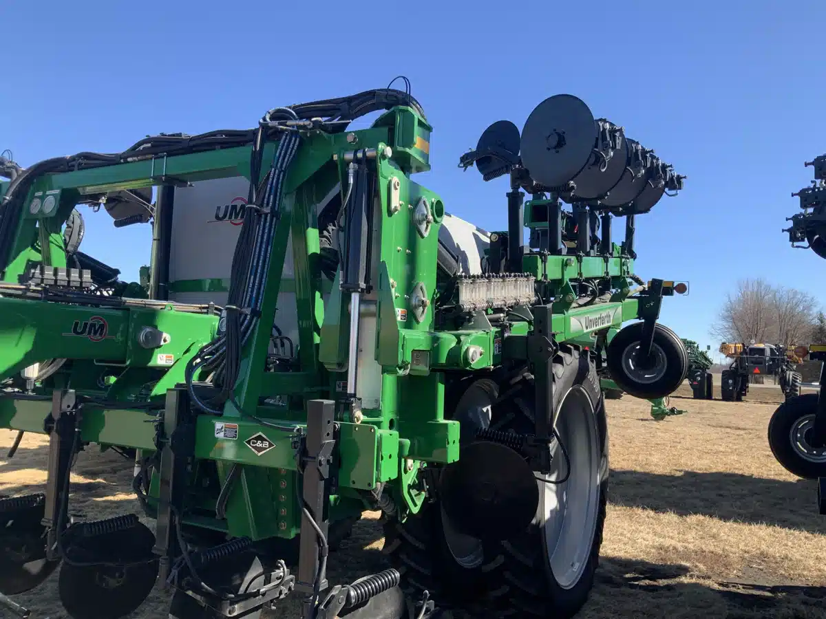 Gallery image 1 for Unverferth 2600-60 Anhydrous Applicator