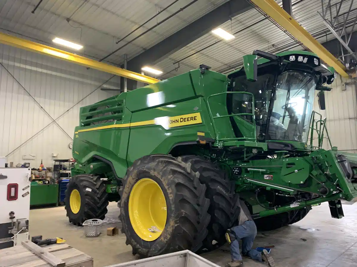Gallery image 2 for 2025 John Deere X9 1000 Combine