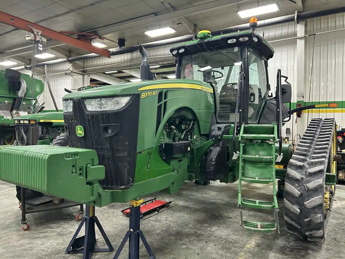 Gallery image 1 for 2015 John Deere 8370RT Tractor