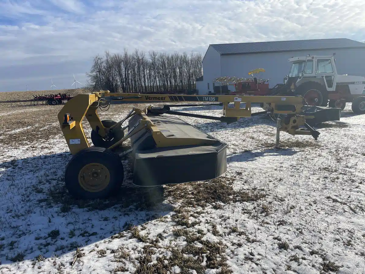 Photo de la Galerie 2 pour 2023 Vermeer TM135 Faucheuse à disques