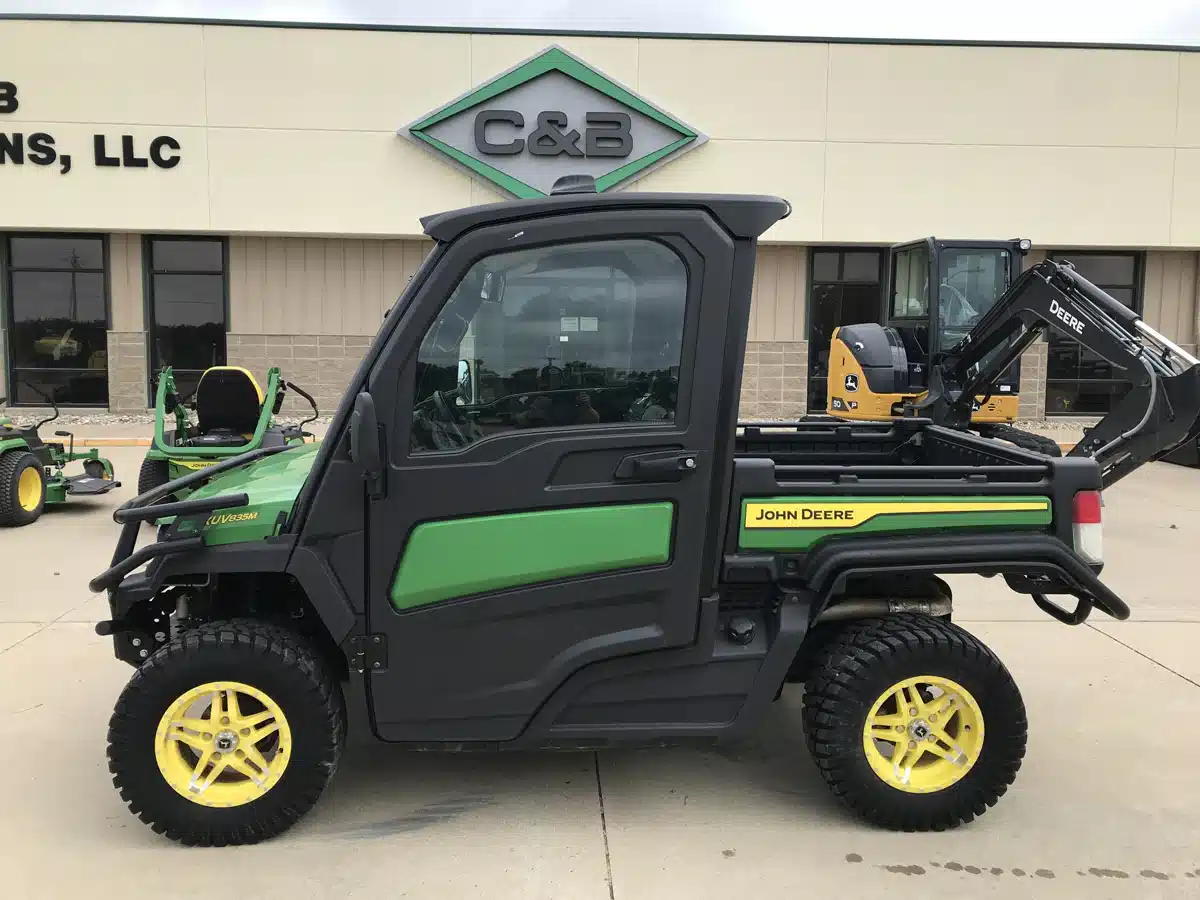 Photo de la Galerie 1 pour 2023 John Deere XUV 835M Véhicule utilitaire