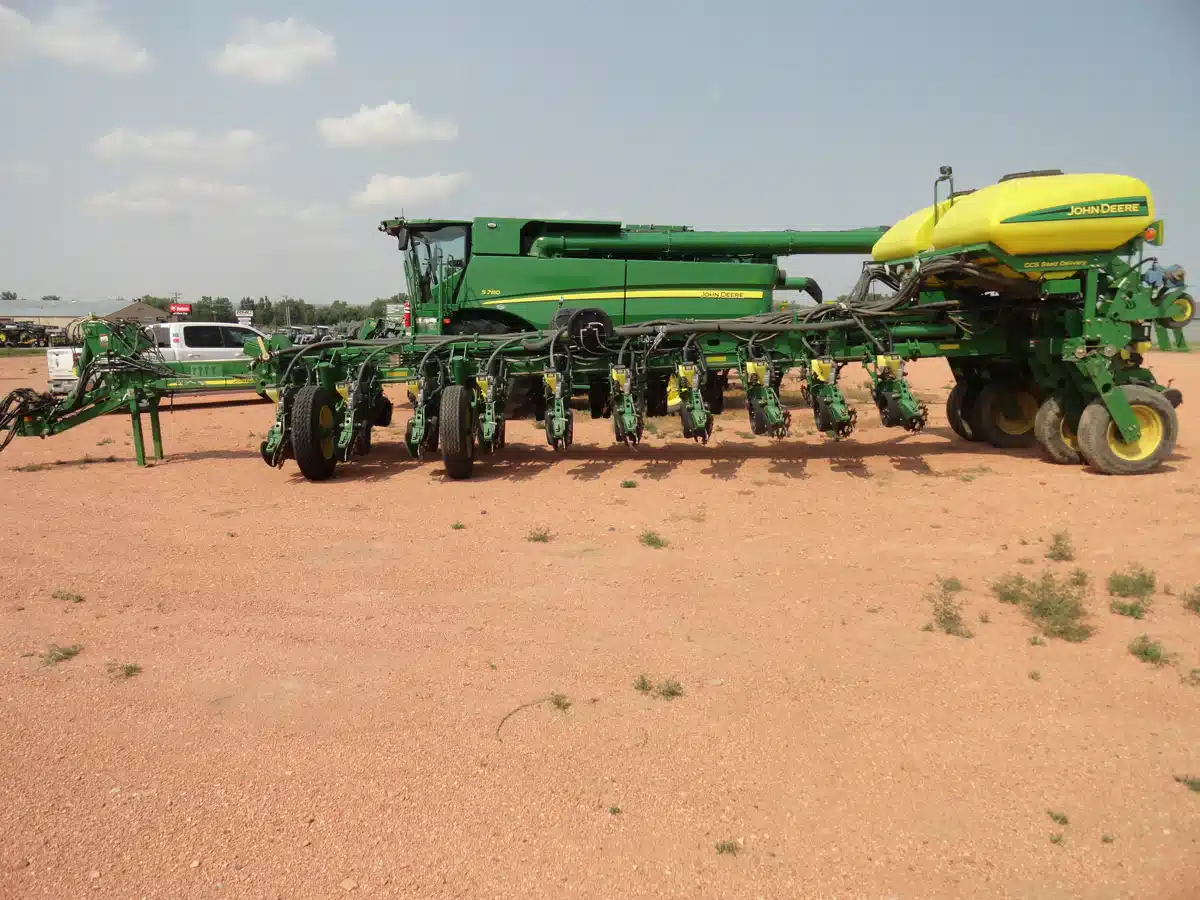 Photo de la Galerie 2 pour 2012 John Deere 1770NT CCS Planteur