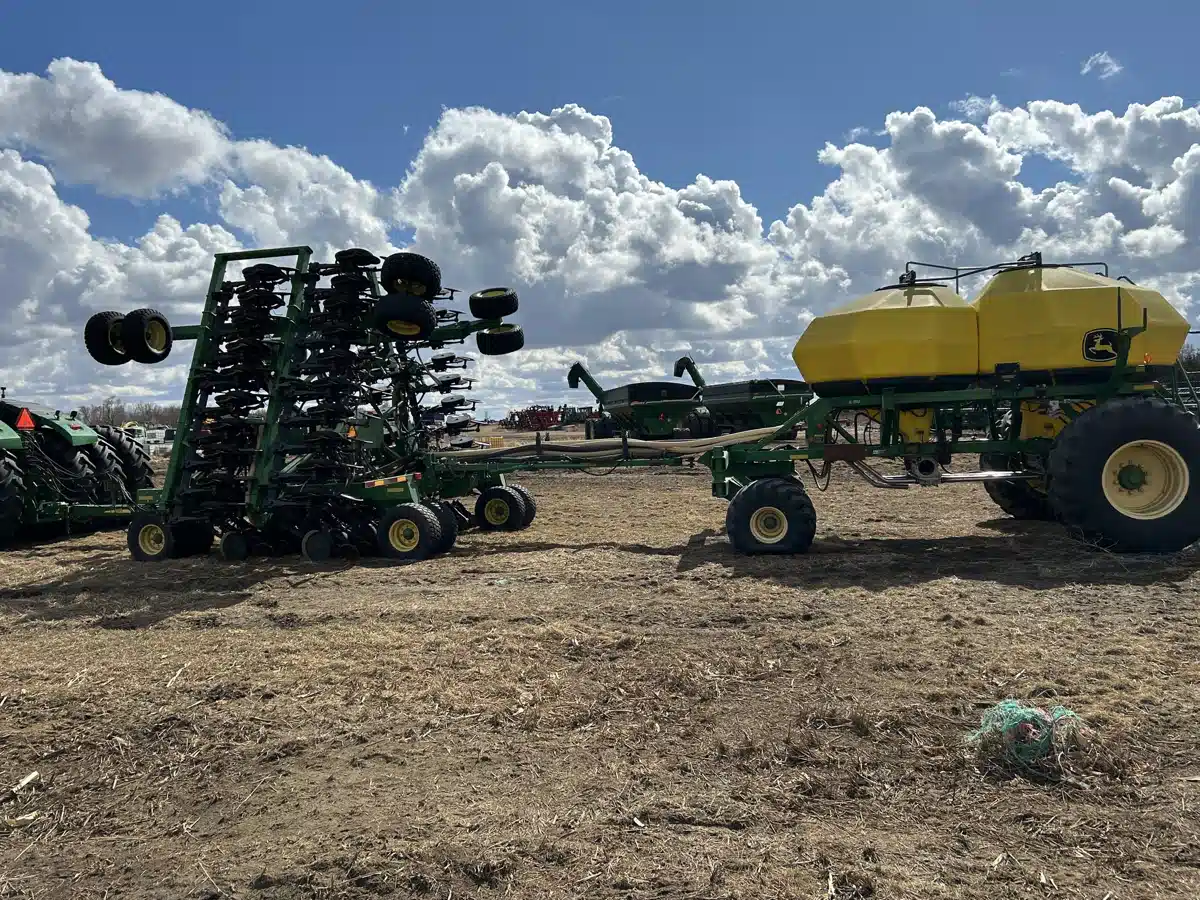 Gallery image 2 for 2003 John Deere 1890 Air Drill