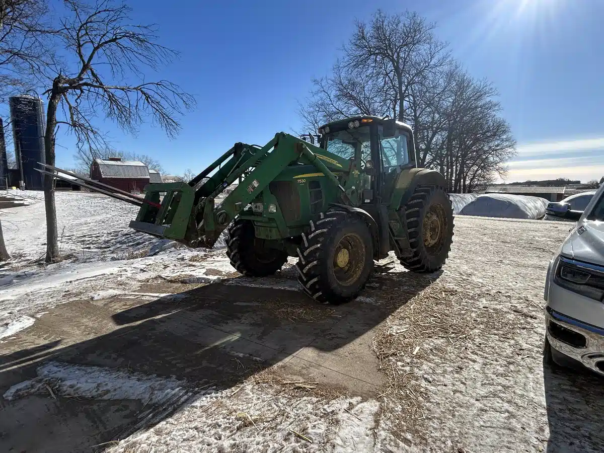 Gallery image 2 for 2010 John Deere 7530 PREMIUM Tractor