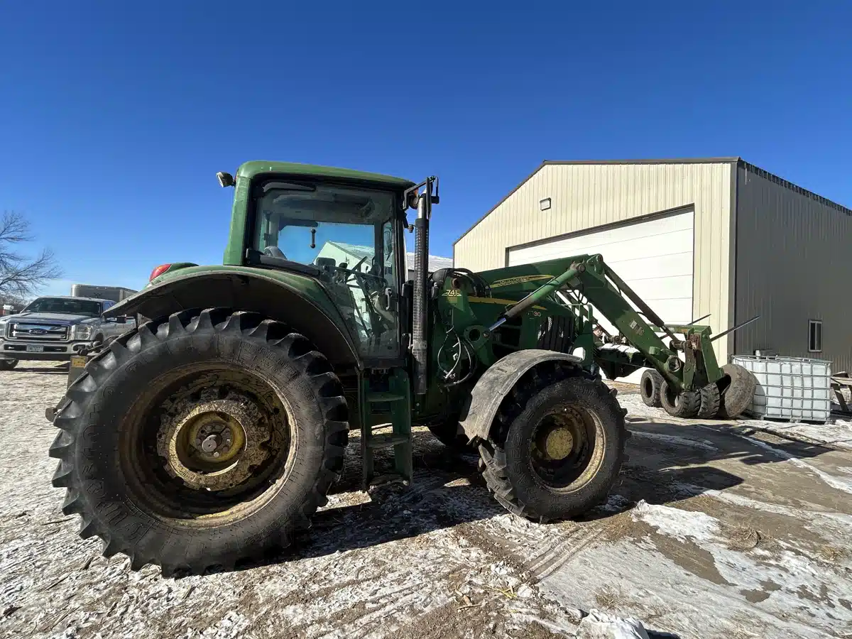 Gallery image 1 for 2010 John Deere 7530 PREMIUM Tractor