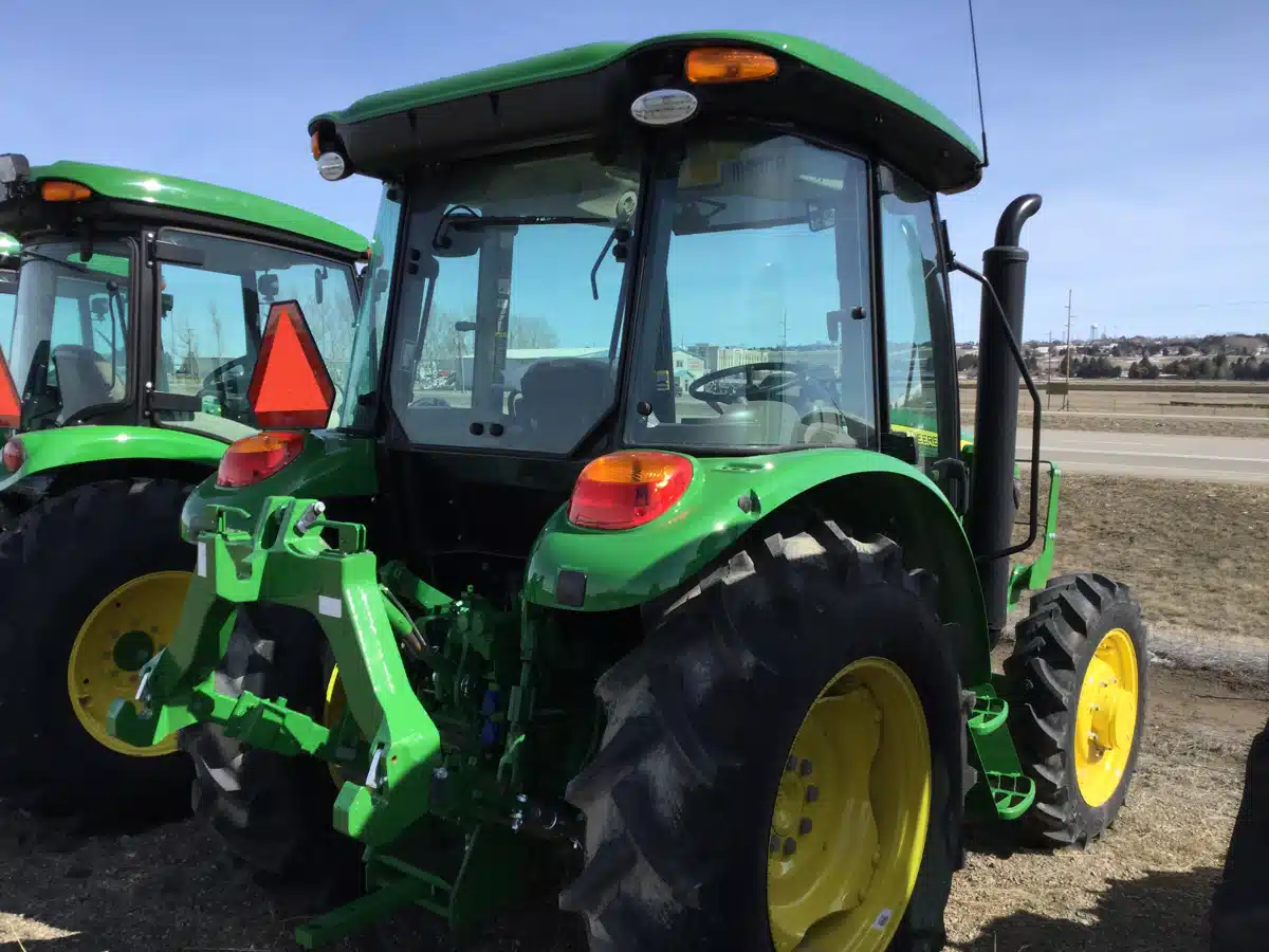Photo de la Galerie 2 pour John Deere 5060E Tracteur