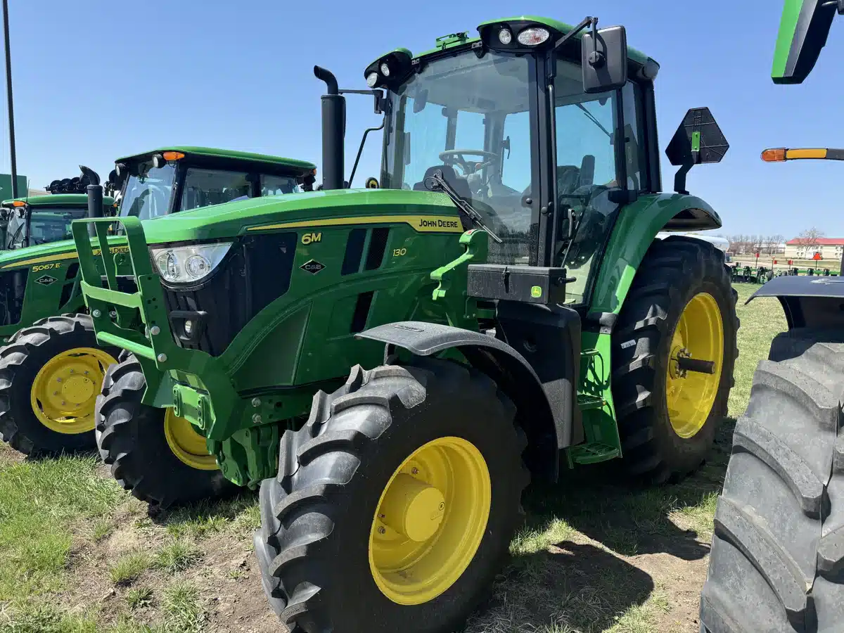 Photo de la Galerie 2 pour 2025 John Deere 6M 130 Tracteur