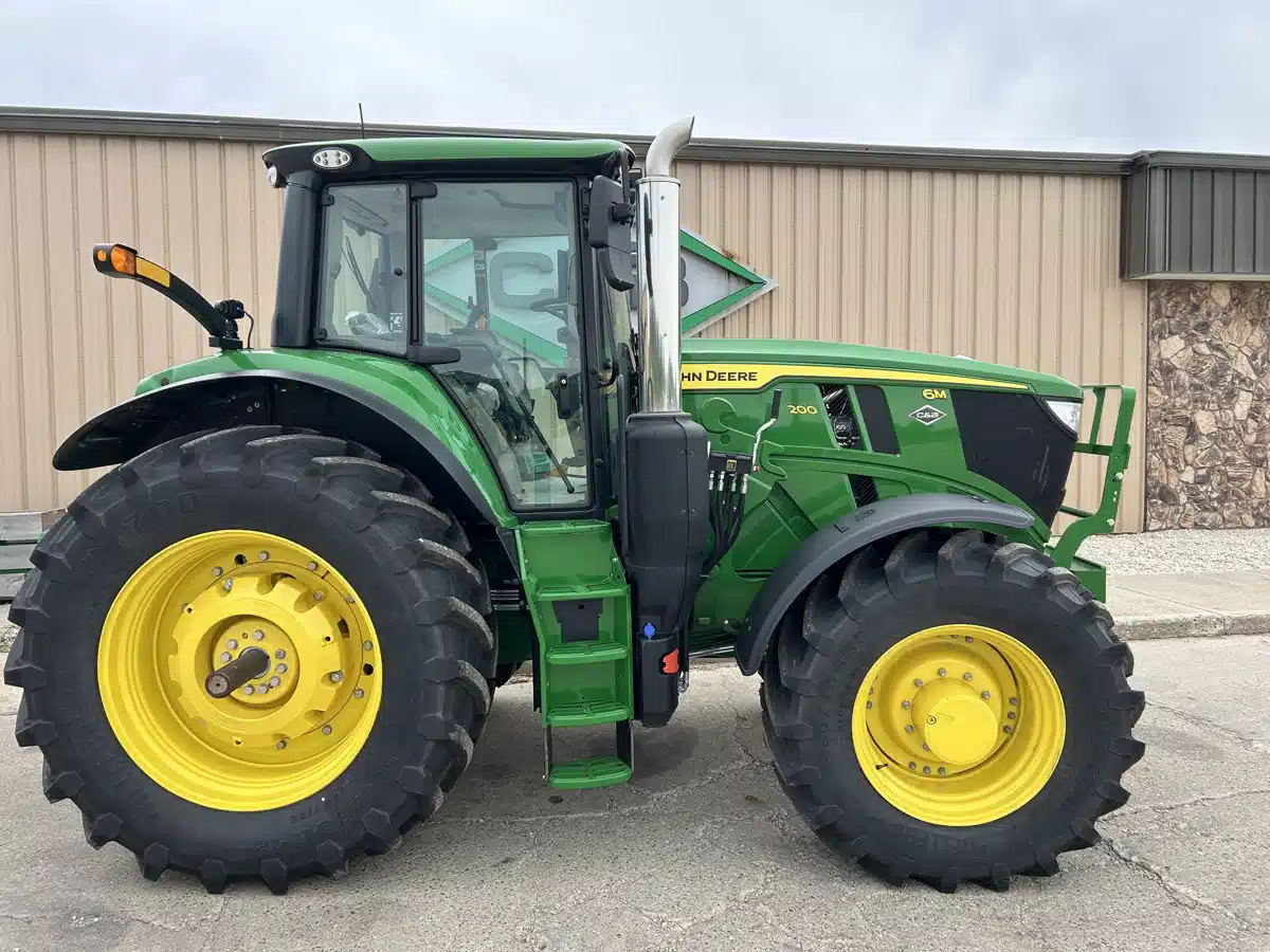 Photo de la Galerie 2 pour 2025 John Deere 6M 200 Tracteur