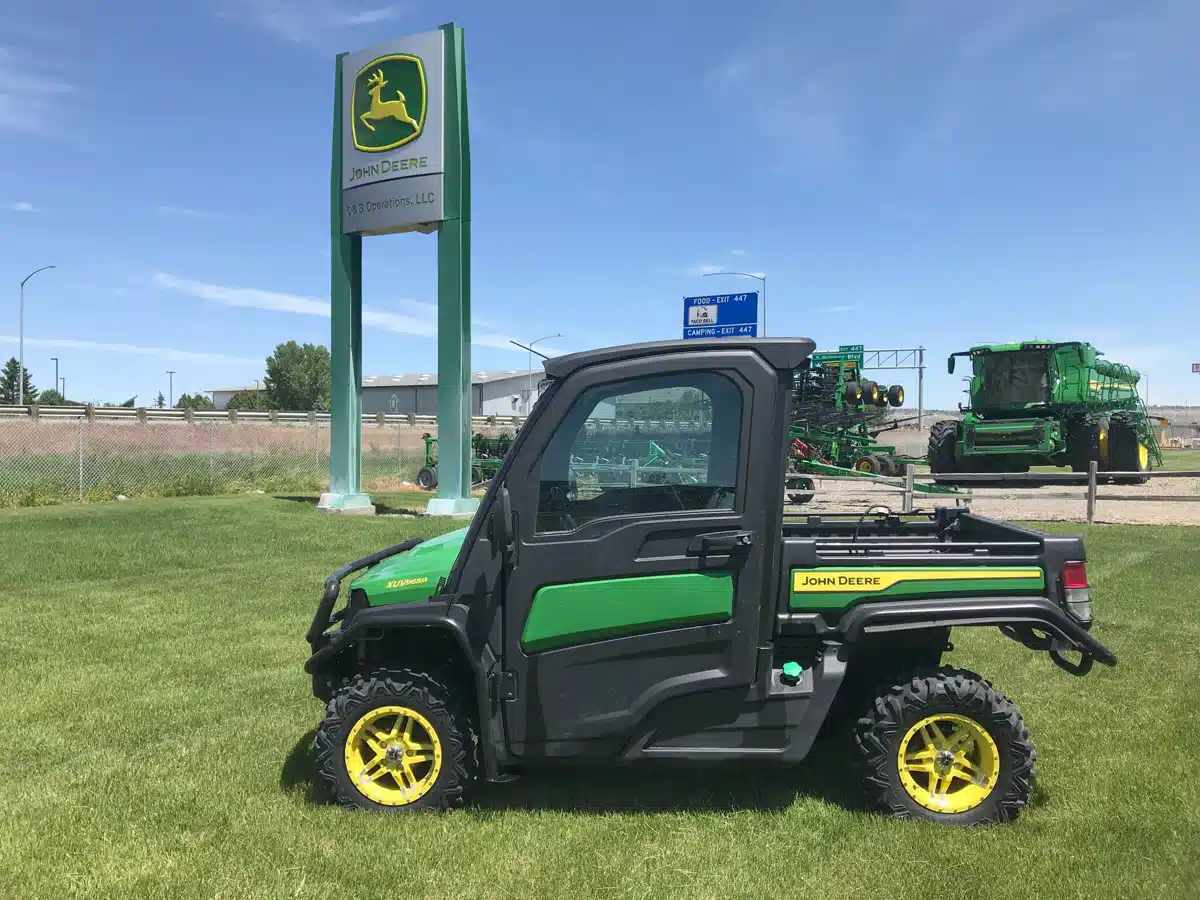 Gallery image 2 for 2022 John Deere XUV 865M Utility Vehicle