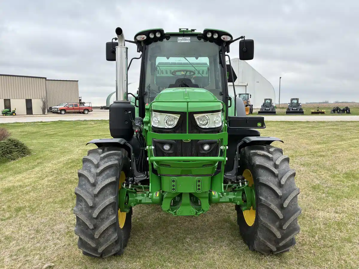 Photo de la Galerie 2 pour 2025 John Deere 6140M Tracteur