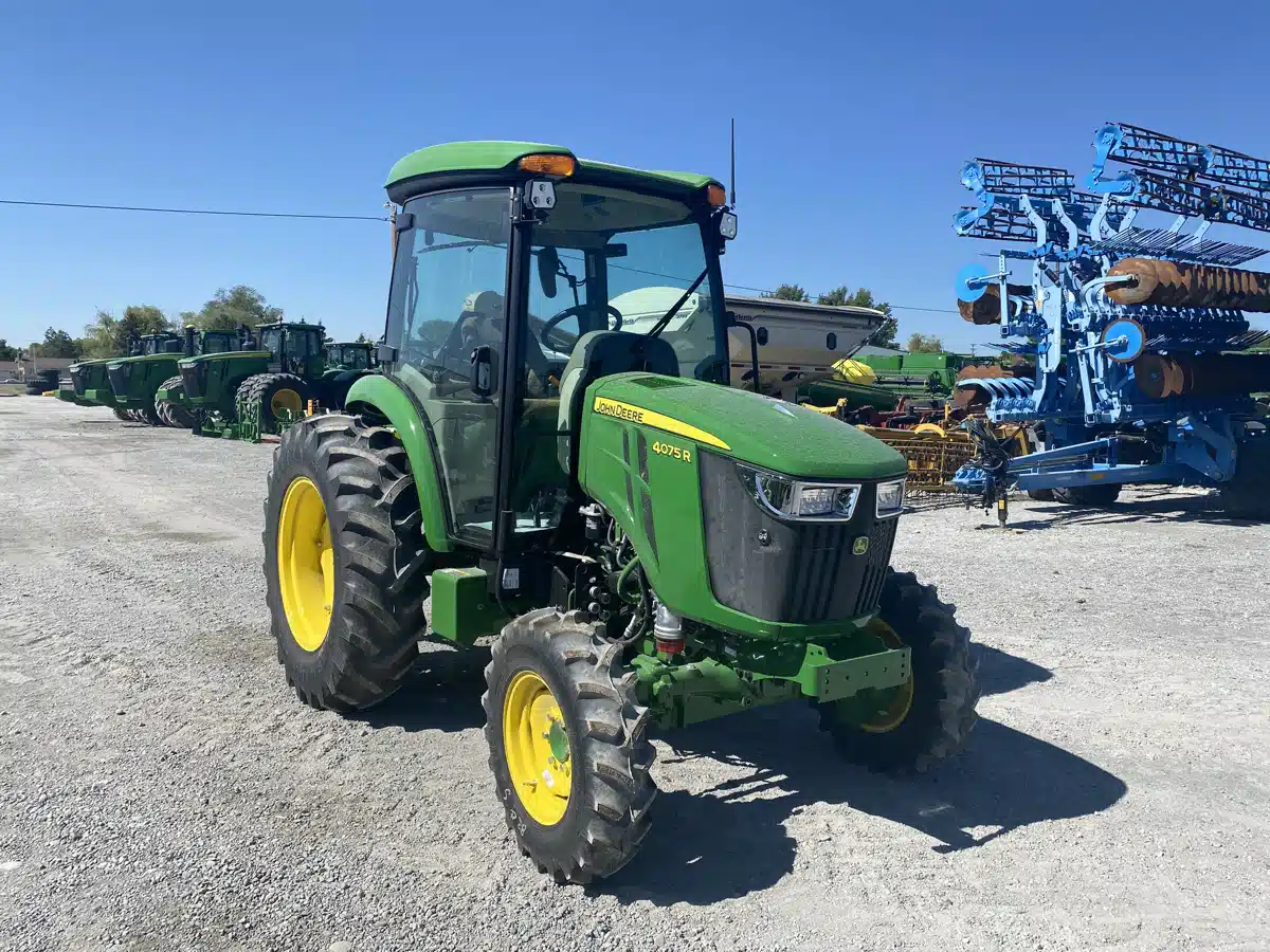 Photo de la Galerie 2 pour 2025 John Deere 4075R Tracteur