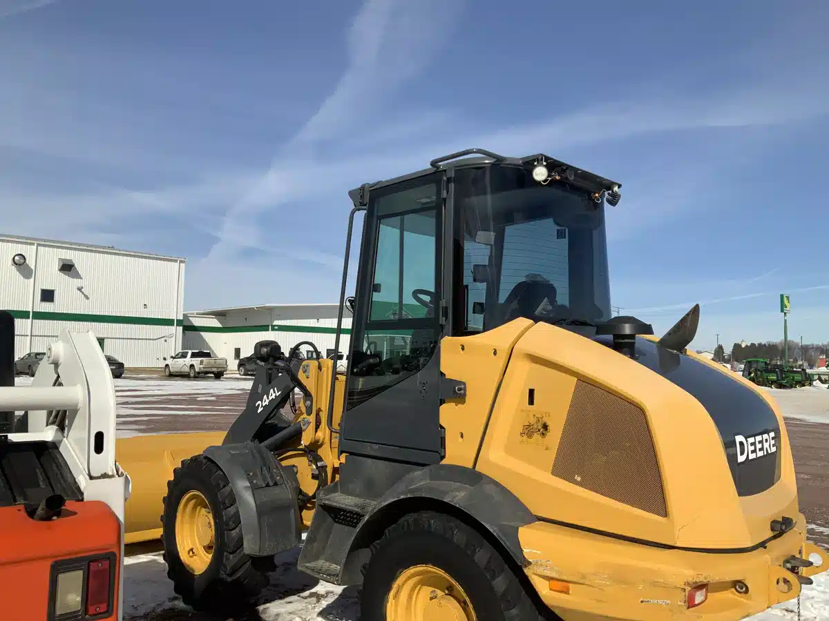 Gallery image 2 for 2019 John Deere 244L Wheel Loader