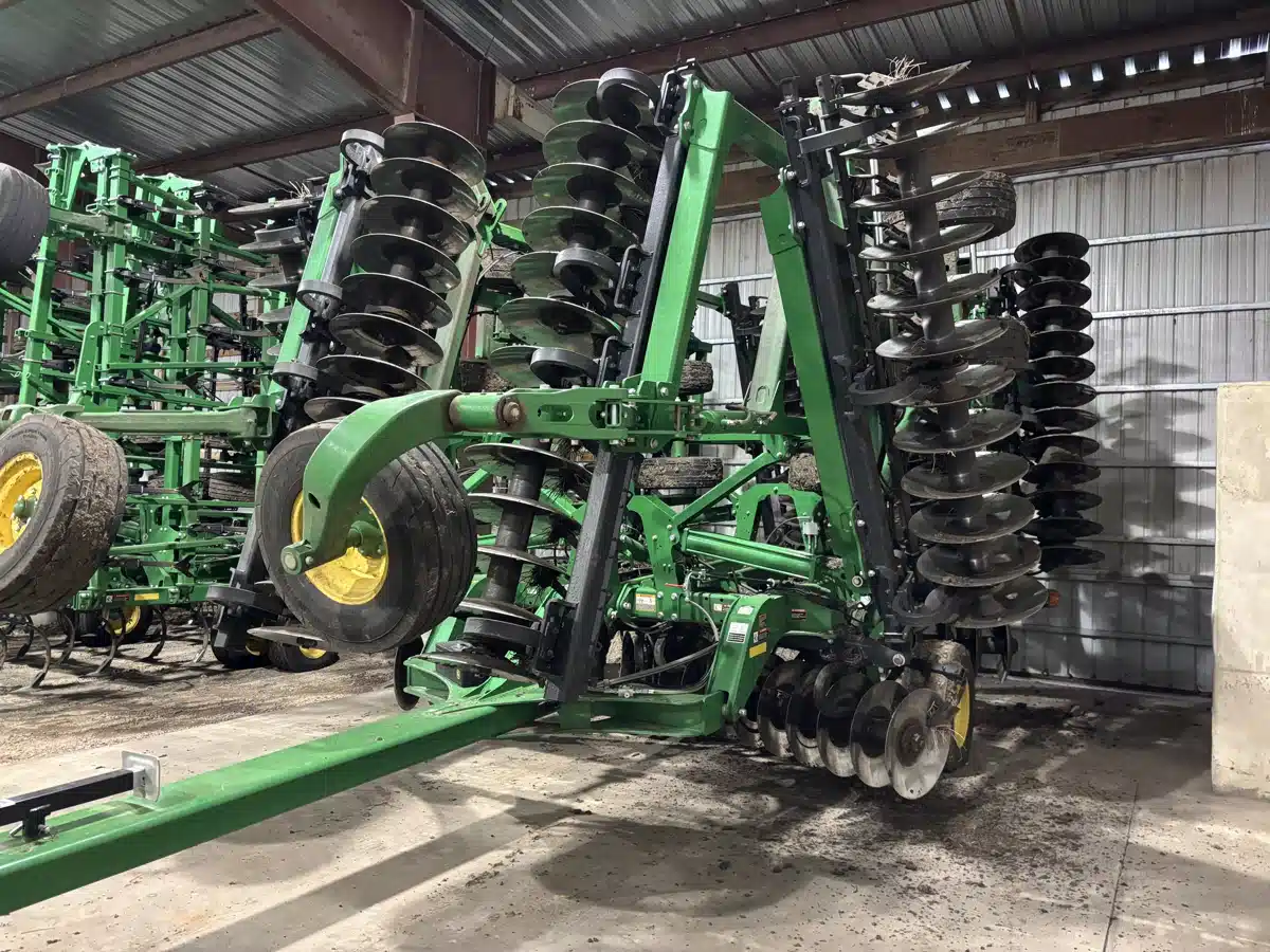 Gallery image 2 for 2021 John Deere 2633 Disc