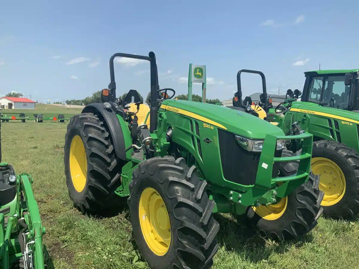 Photo de la Galerie 1 pour 2025 John Deere 5120M Tracteur