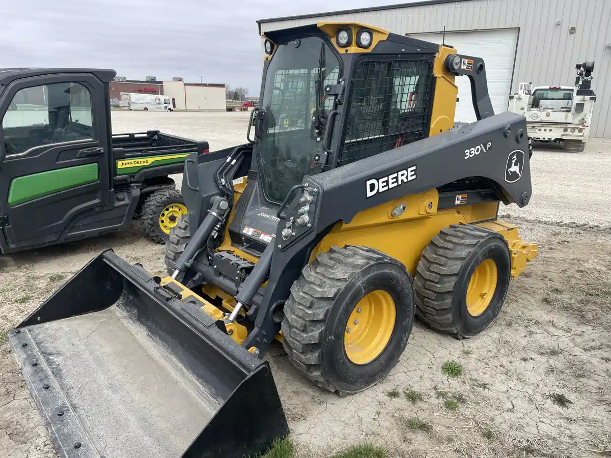 Gallery image 1 for John Deere 330 Excavator
