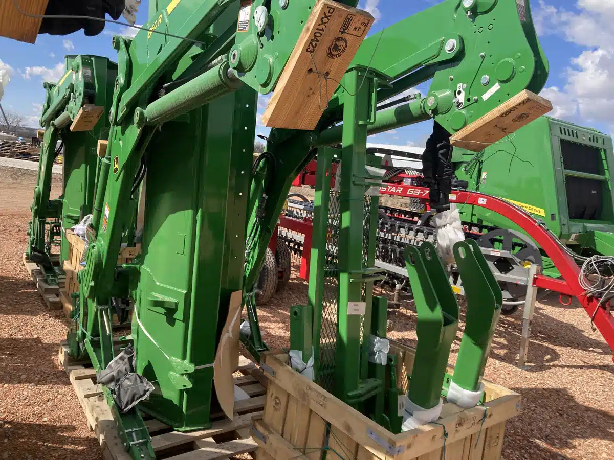 Gallery image 2 for 2024 John Deere 660R Front End Loader