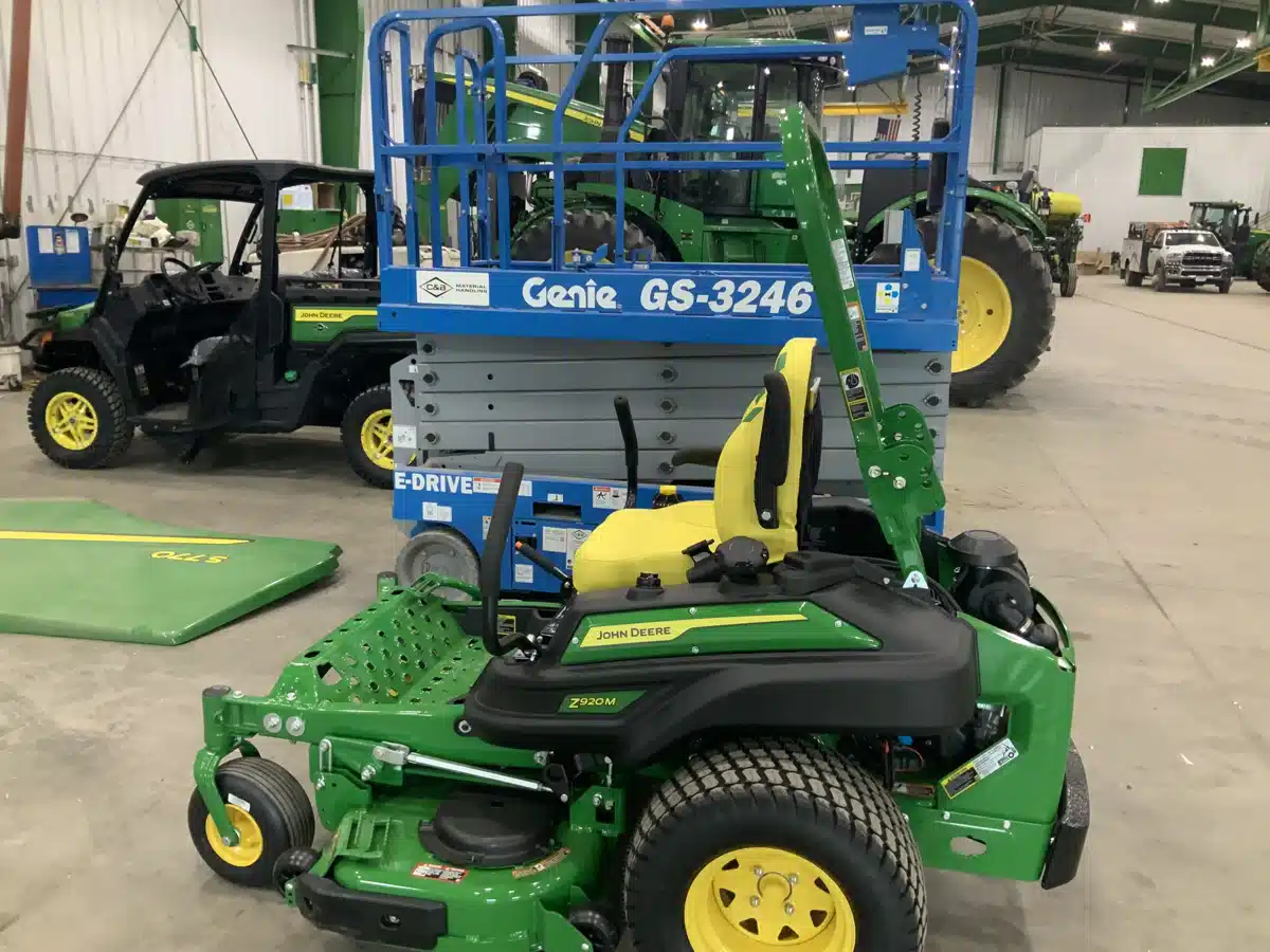 Gallery image 2 for 2025 John Deere Z920M Mower - Zero Turn