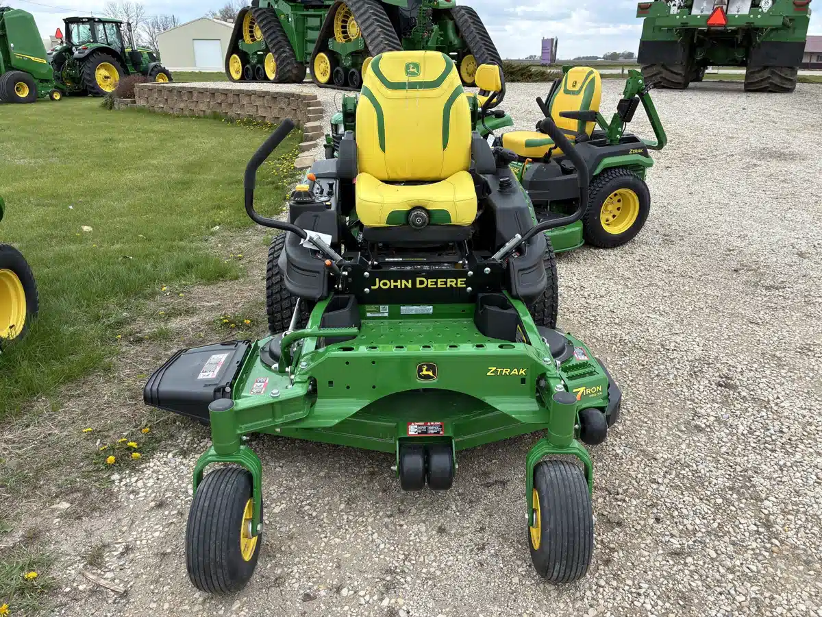 Photo de la Galerie 2 pour 2025 John Deere Z920M Tondeuse à rayon de braquage zéro