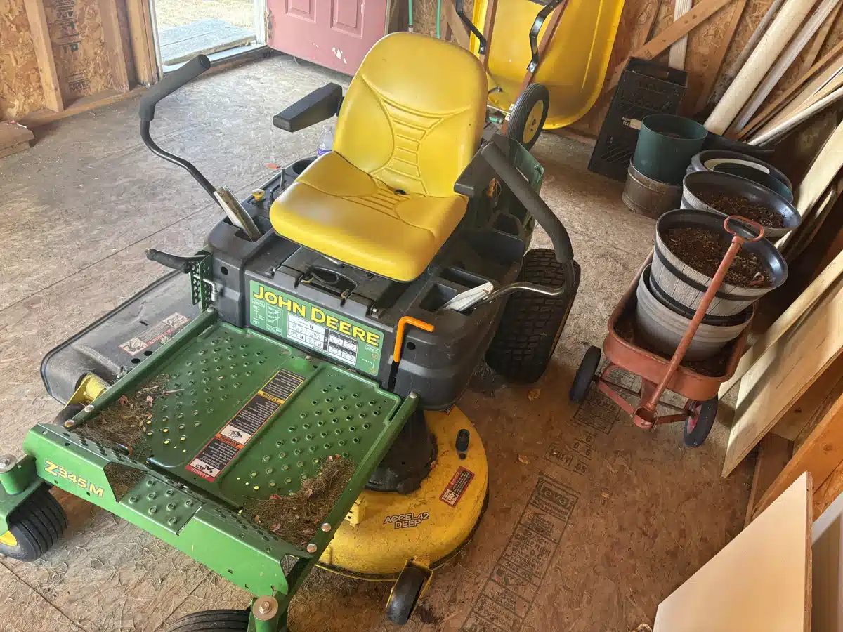 Gallery image 2 for 2018 John Deere Z345M Mower - Zero Turn