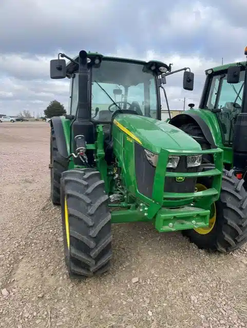 Photo de la Galerie 1 pour 2025 John Deere 5105M Tracteur