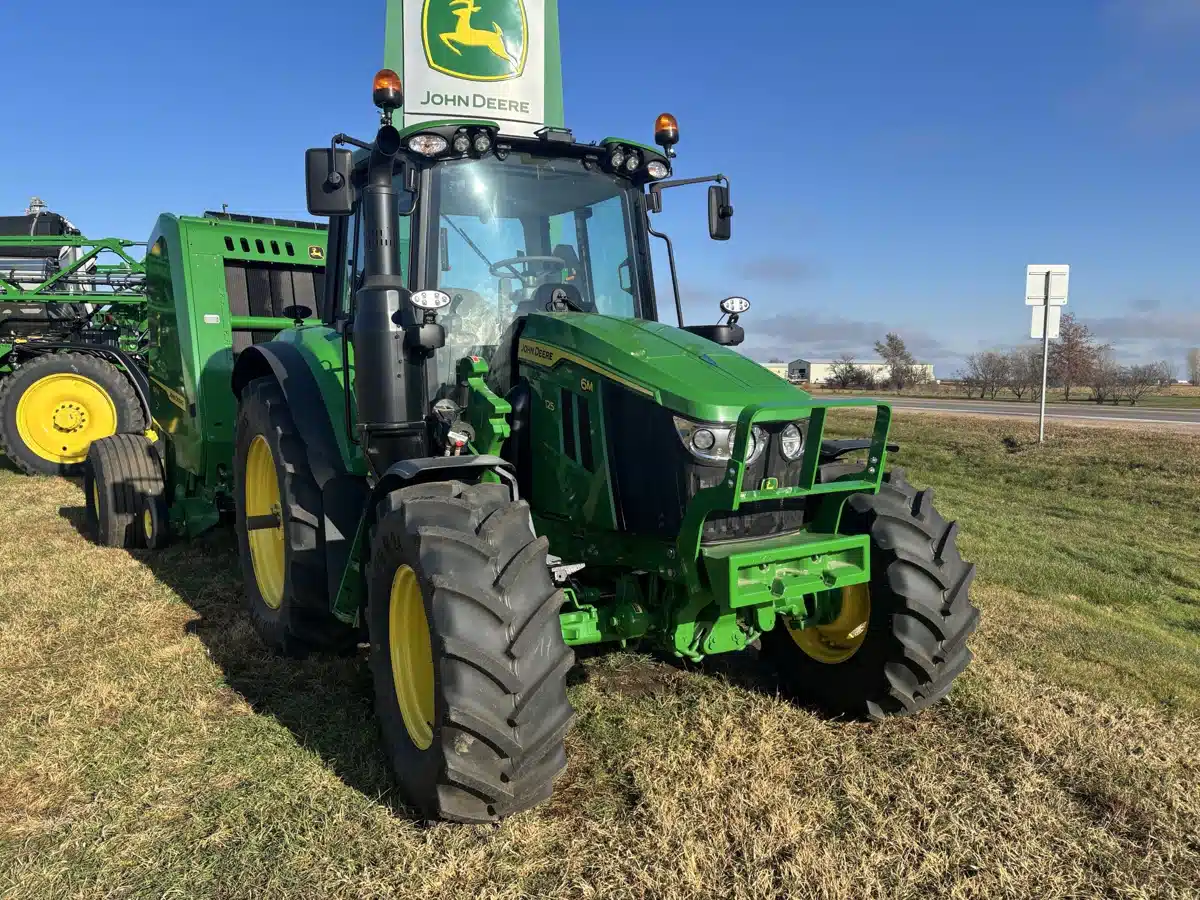 Photo de la Galerie 1 pour 2025 John Deere 6M 125 Tracteur