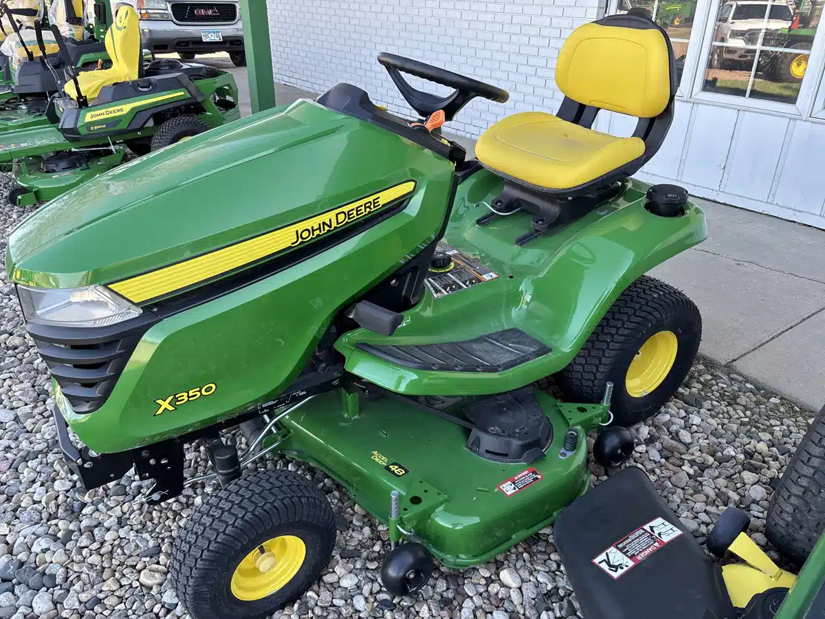 Gallery image 1 for 2025 John Deere X350 Lawn Tractor