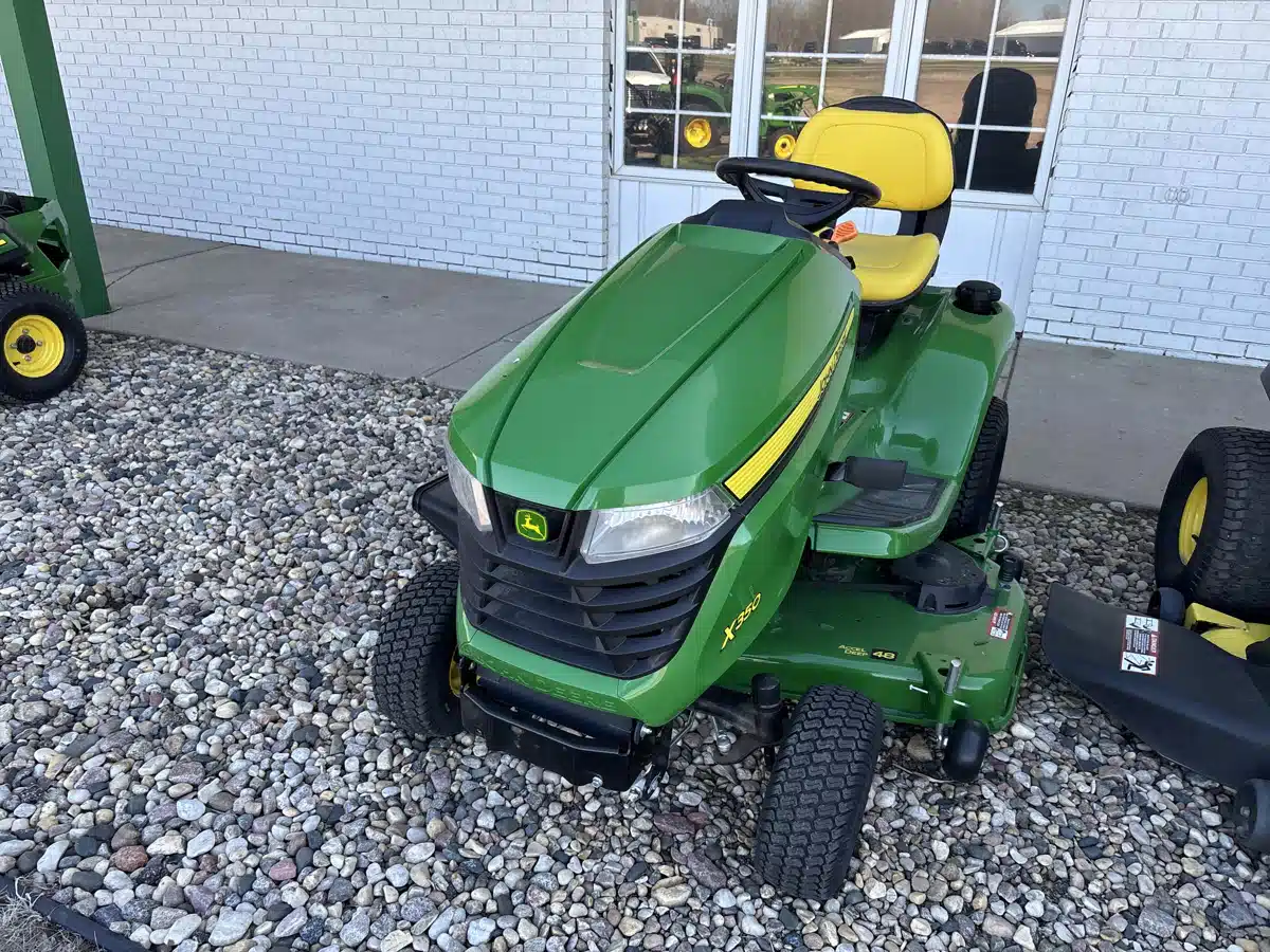 Gallery image 2 for 2025 John Deere X350 Lawn Tractor