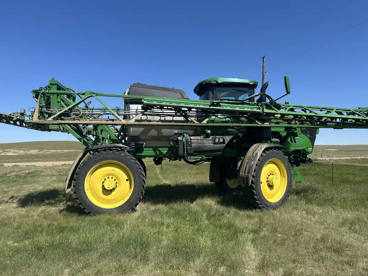 Gallery image 2 for 2022 John Deere 412R Sprayer - Self Propelled