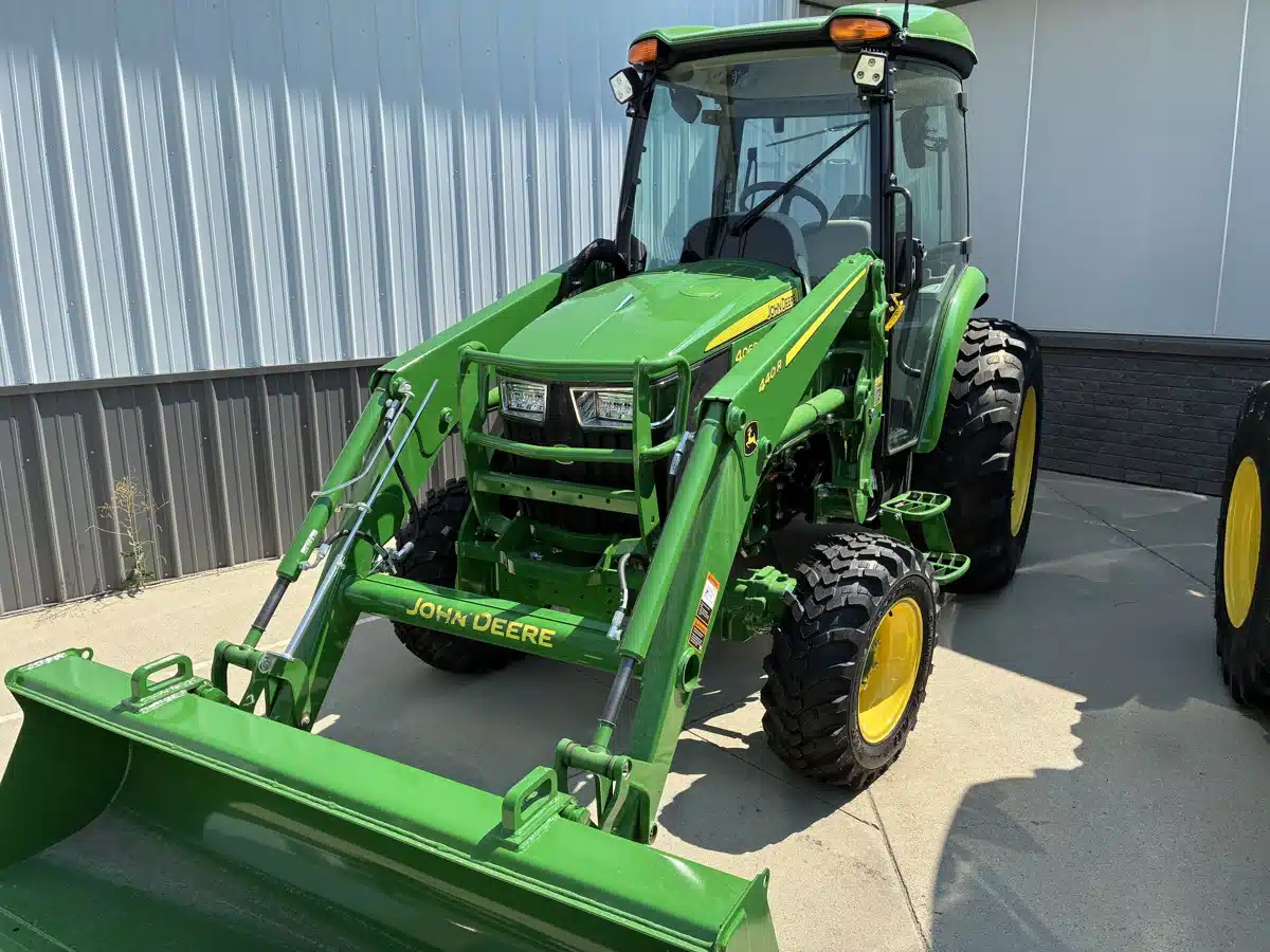 Photo de la Galerie 2 pour 2025 John Deere 4066R Tracteur