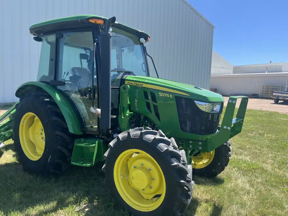 Photo de la Galerie 1 pour 2025 John Deere 5075E Tracteur