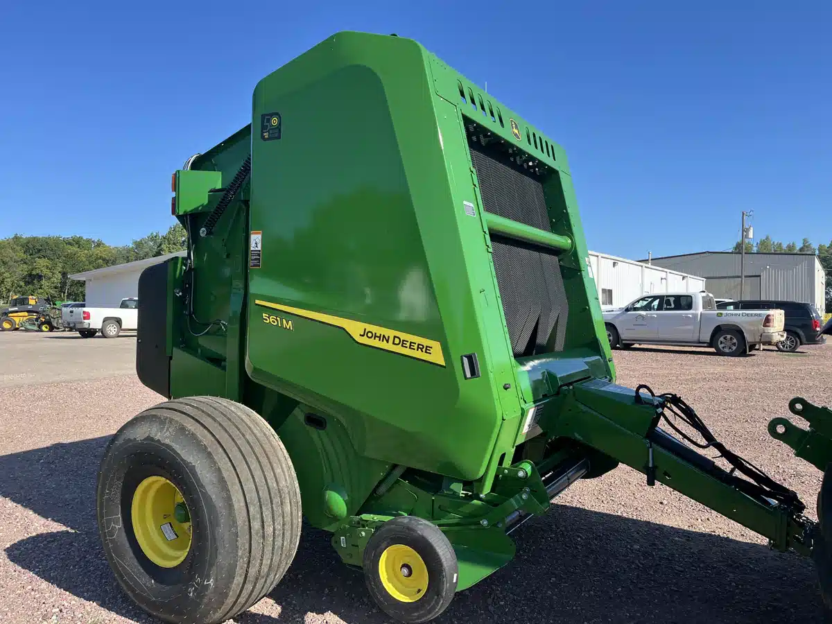 Photo de la Galerie 1 pour 2025 John Deere 561M Presse à Balle Ronde