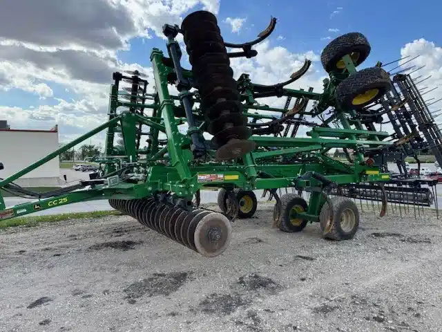 Photo de la Galerie 2 pour 2025 John Deere CC25 Cultivateur Sous-soleur