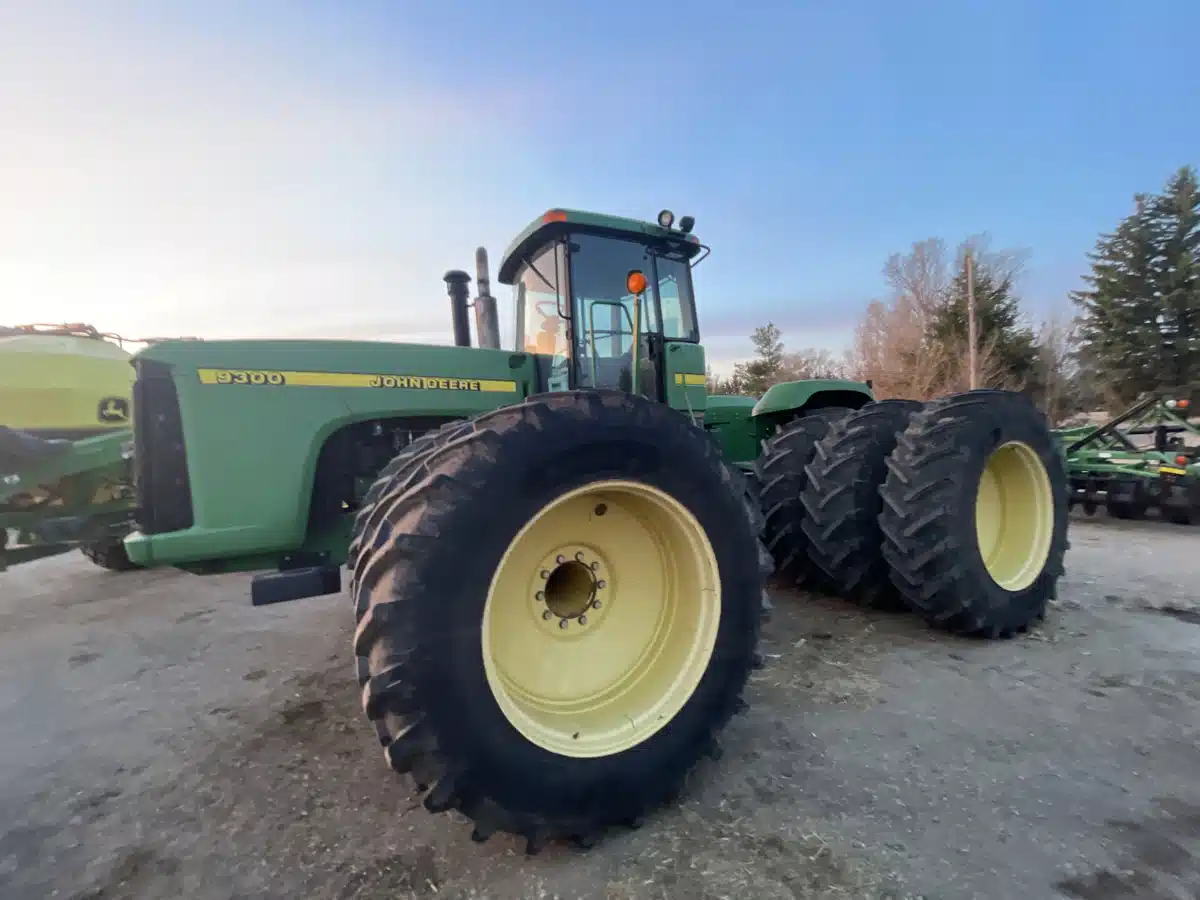 Photo de la Galerie 2 pour 1998 John Deere 9300 Tracteur