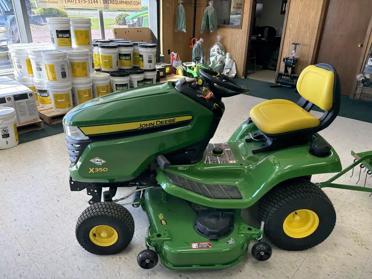 Gallery image 1 for 2025 John Deere X350 Lawn Tractor