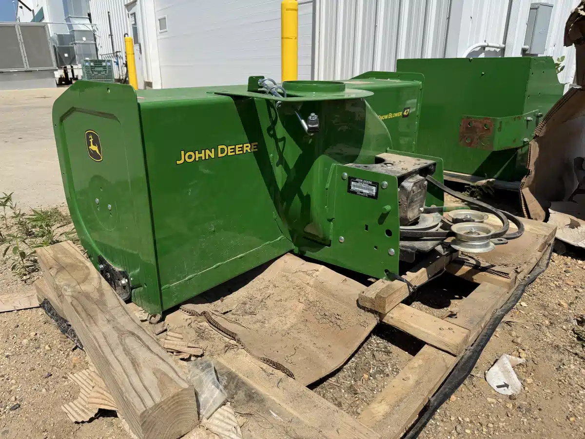 Gallery image 2 for 2024 John Deere 47 INCH Snow Blower