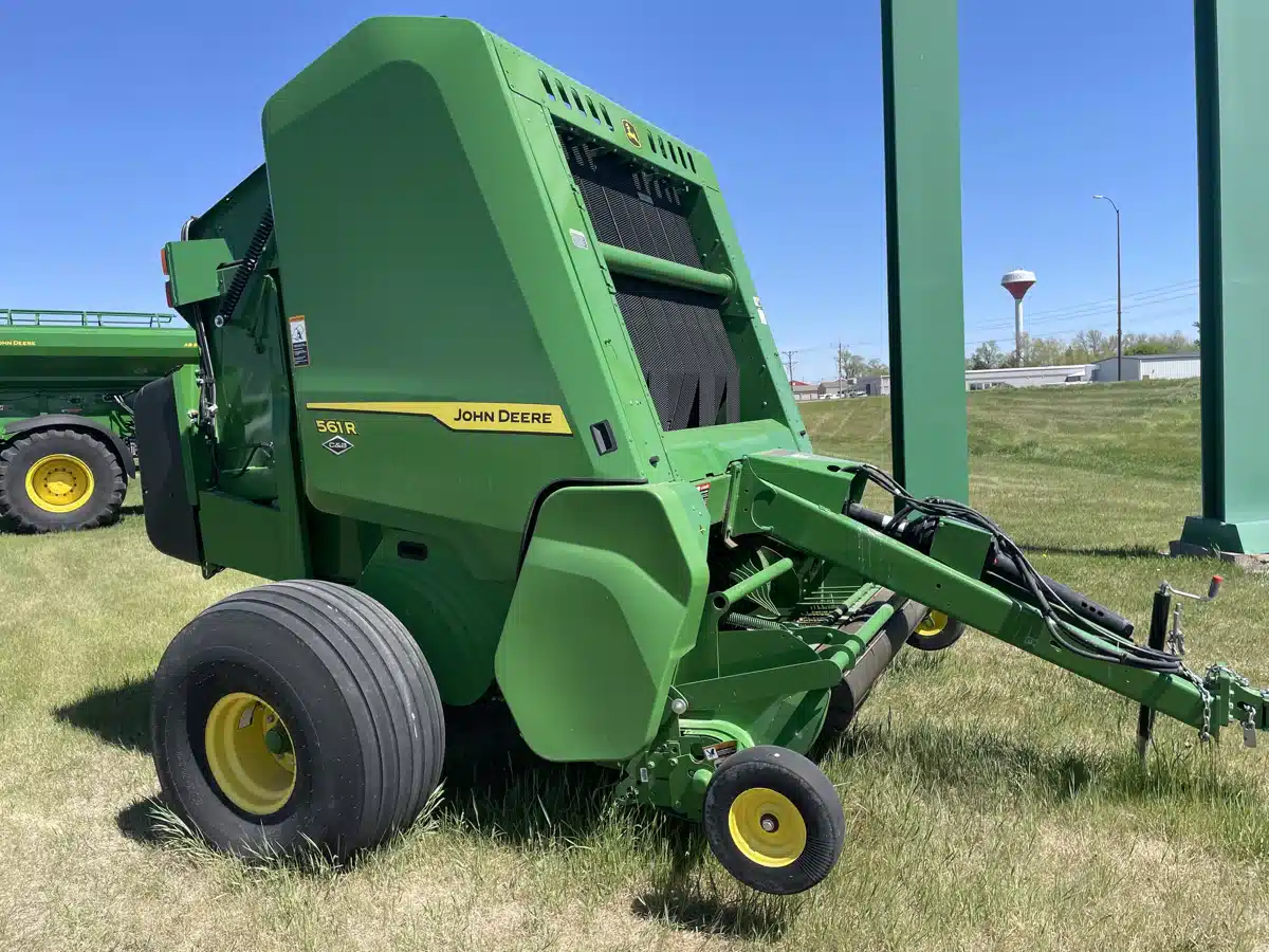 Photo de la Galerie 2 pour 2024 John Deere 561R Presse à Balle Ronde