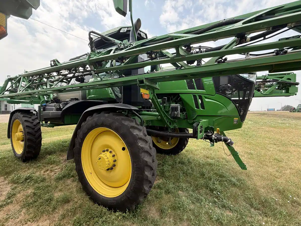 Photo de la Galerie 2 pour 2023 John Deere 410R Arroseur - Automoteur